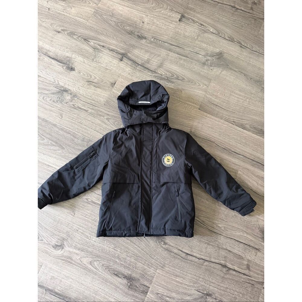 Boys warm Snow jacket outdoor print and ,,cicvsog fashion “on the chest sz 6-7